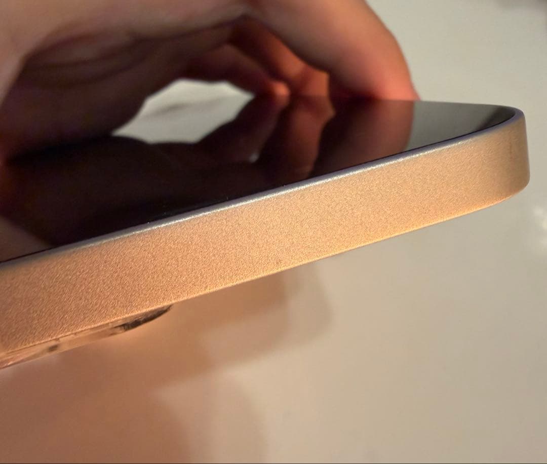 iPhone13 ホワイト　容量256GB 最大容量74%