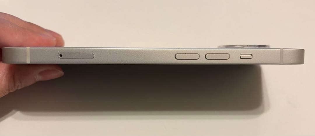 iPhone13 ホワイト　容量256GB 最大容量74%