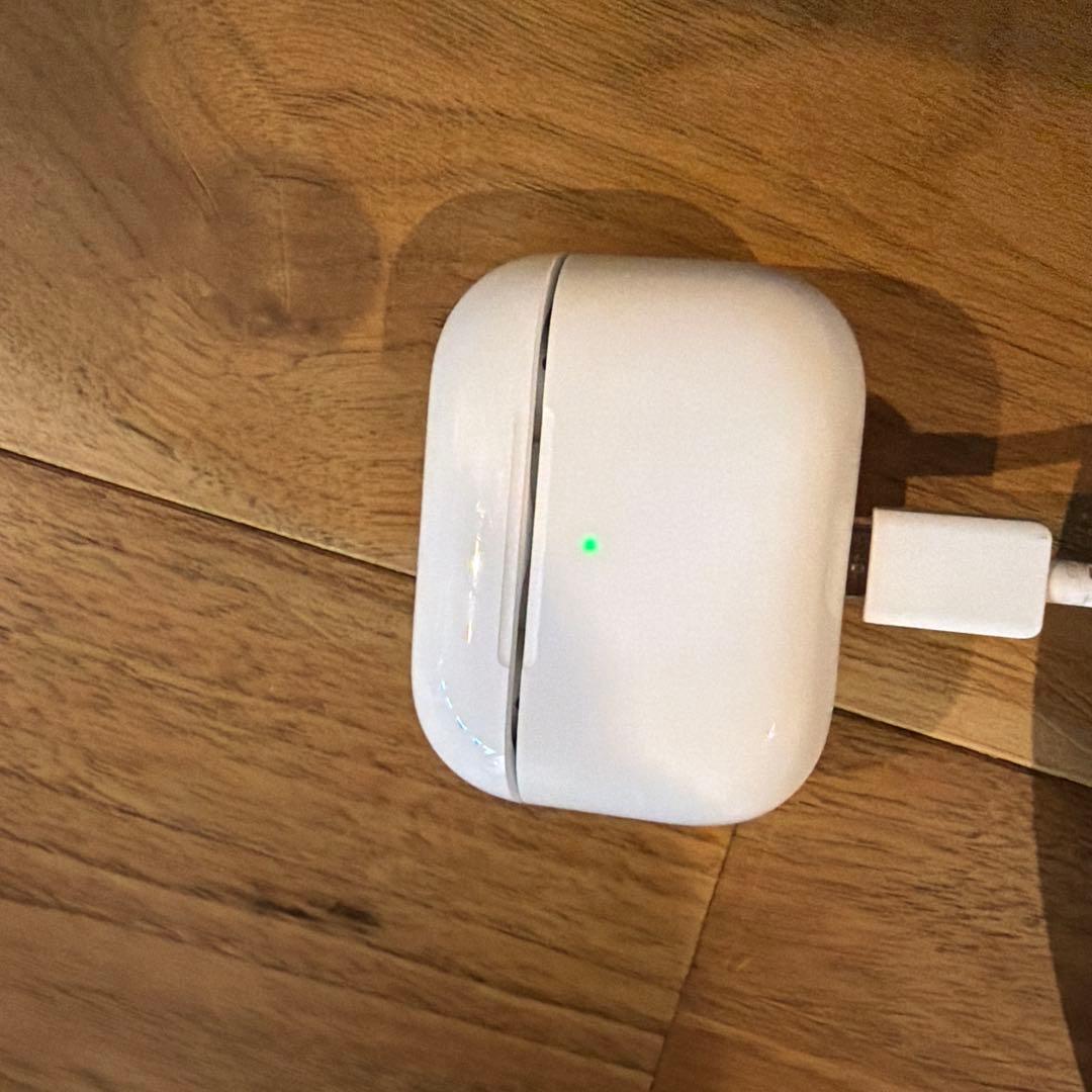 trickAirPods Pro3 本体 ホワイト 充電ケース付き