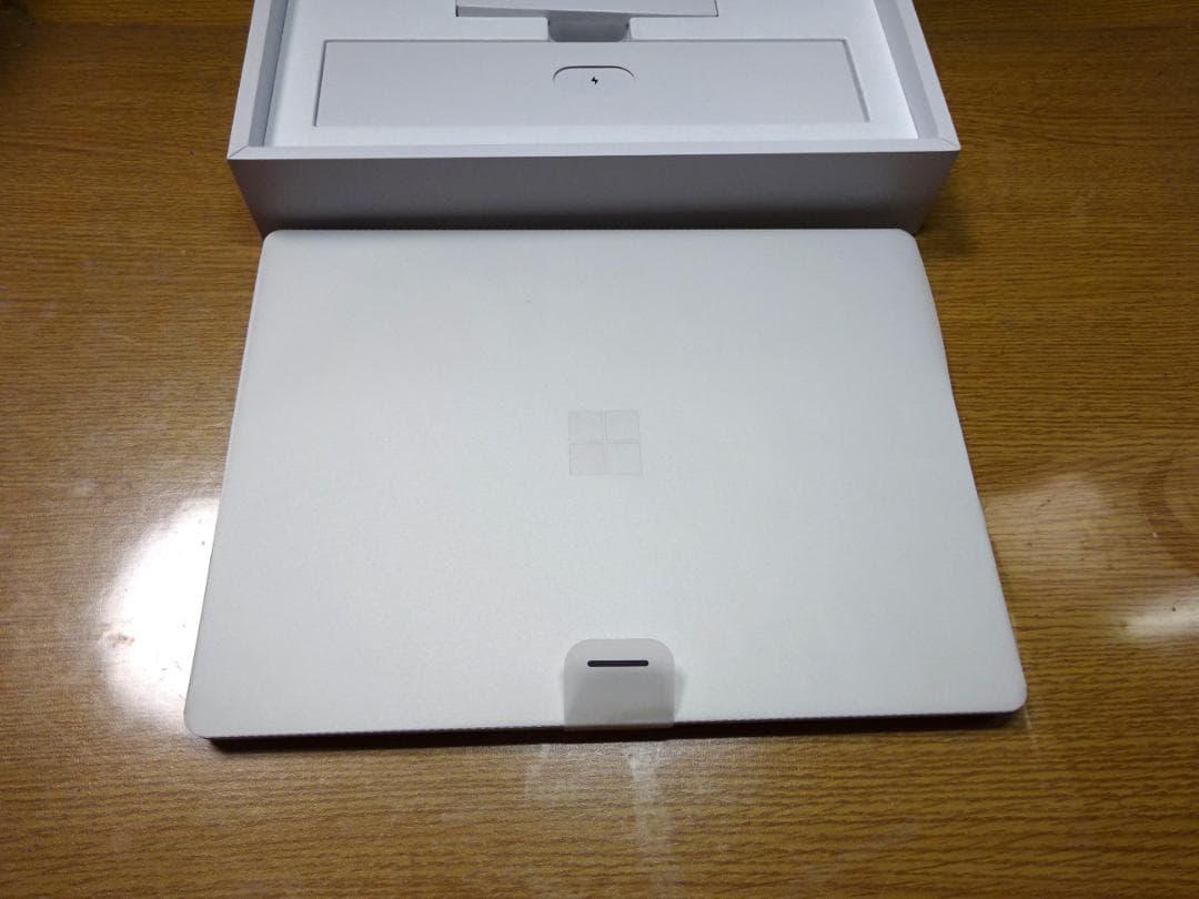 ほぼ未使用★Surface Laptop Go 3 プラチナMicrosoft