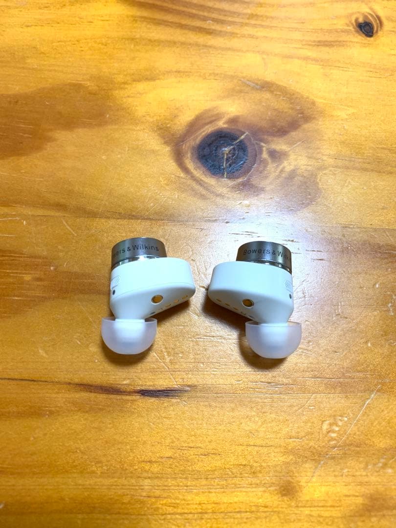 ワイヤレスイヤホン　B&W Pi7 S2