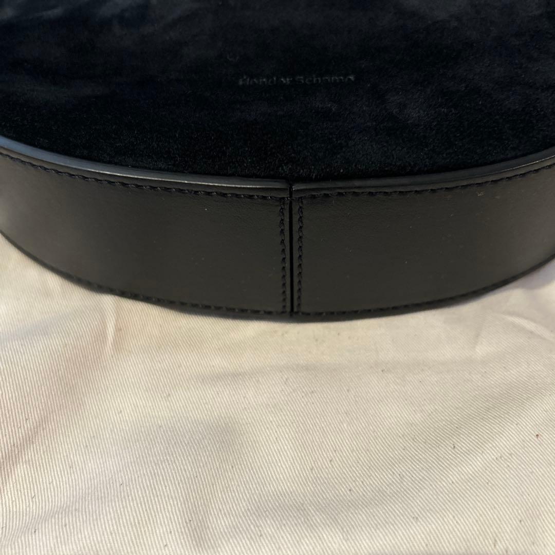 トッズ×エンダースキーマ　黒スエード丸型バッグ