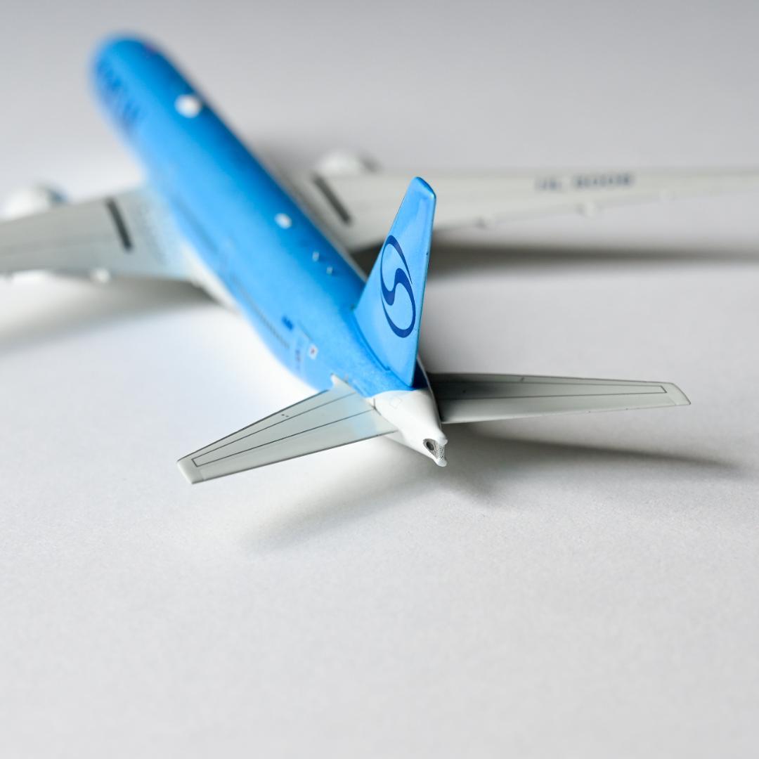 ★猫好きマー君様★大韓航空 B777-300ER 新塗装 ギア着脱可 1/400