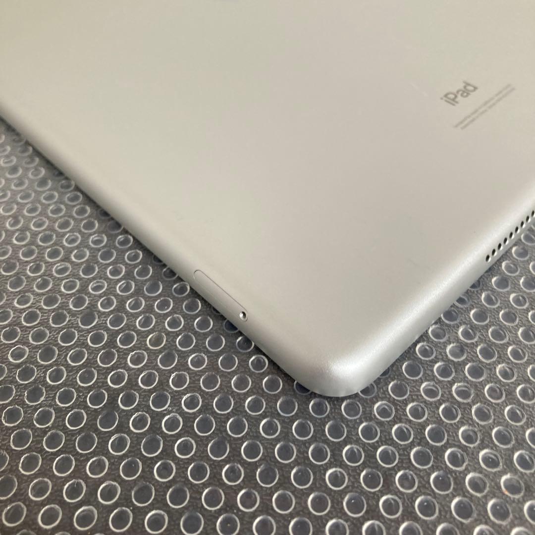 3738【早い者勝ち】電池良好☆iPad8 第8世代 32GB SIMフリー☆