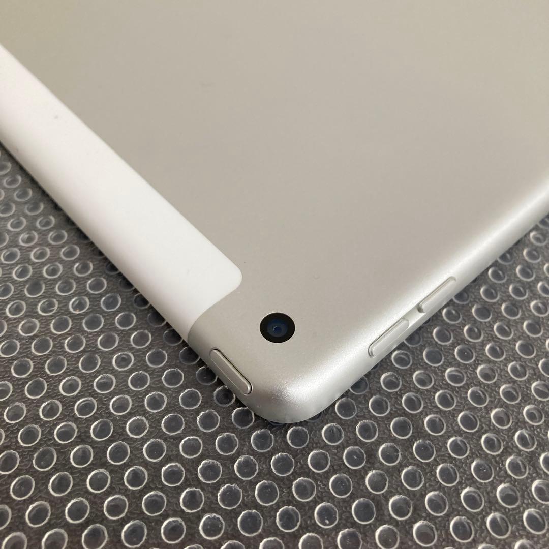 3738【早い者勝ち】電池良好☆iPad8 第8世代 32GB SIMフリー☆