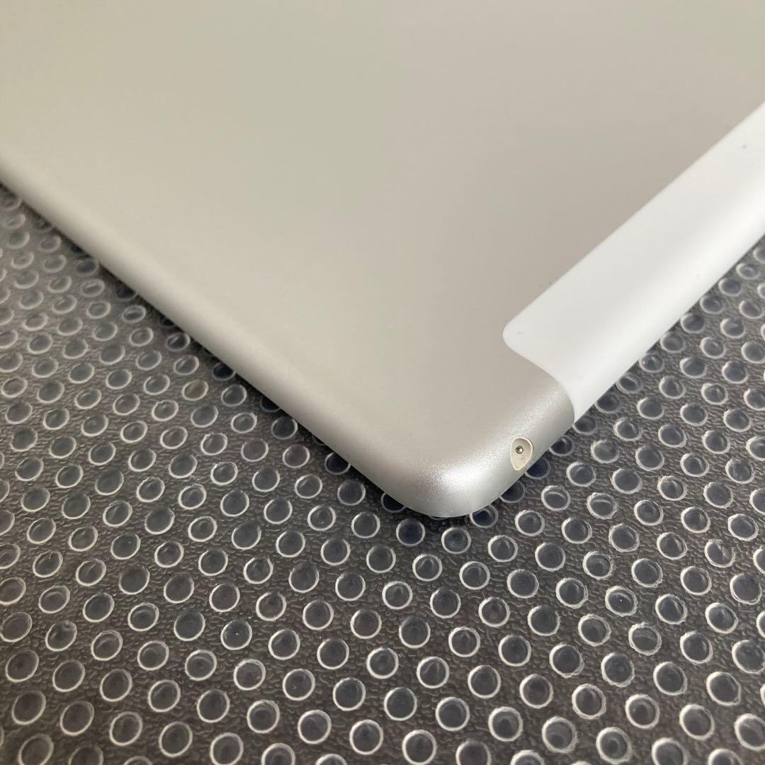 3738【早い者勝ち】電池良好☆iPad8 第8世代 32GB SIMフリー☆