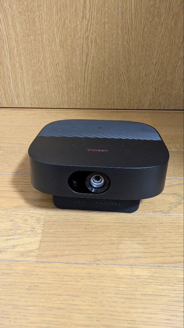 Anker Nebula Vega（ケース付き）