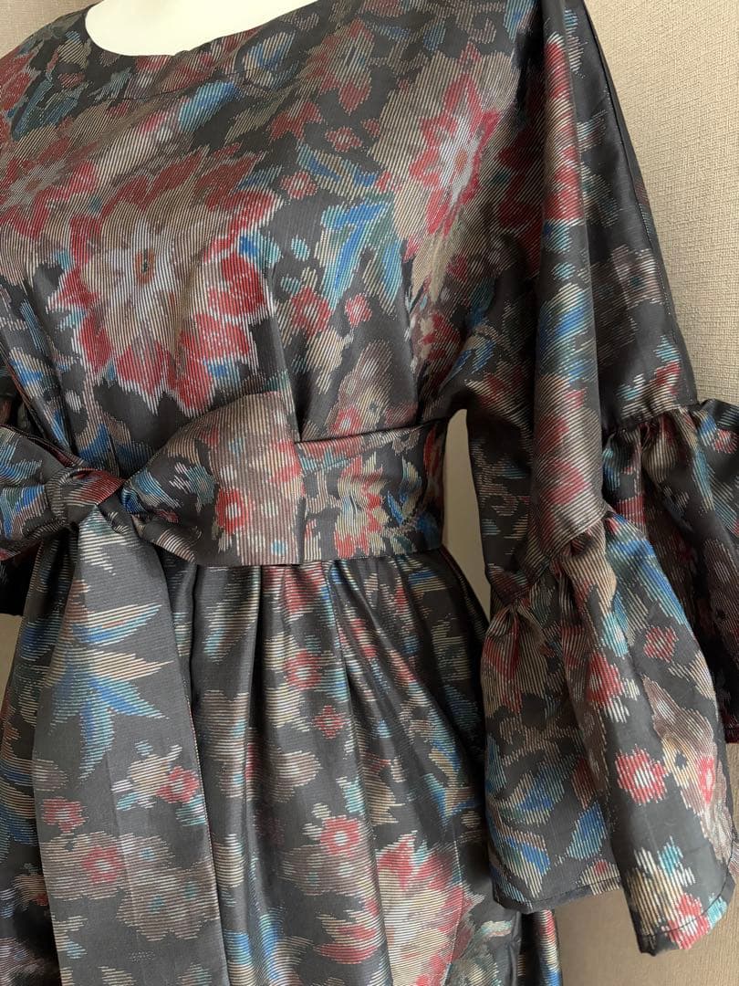 ★着物リメイク★　大島紬　フリル袖のゆったりワンピ　可憐な花柄