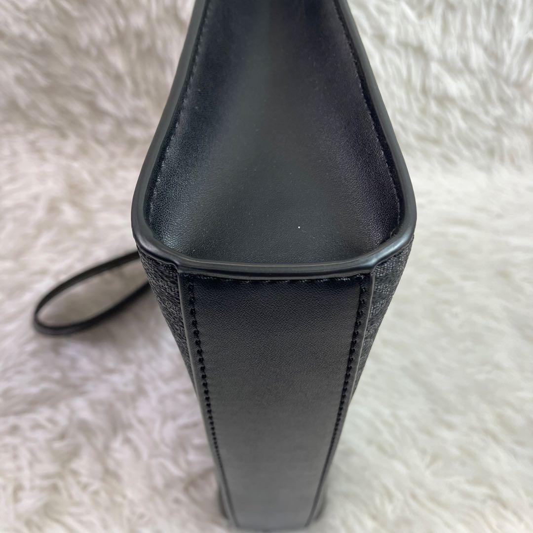 【美品】マイケルコース ロゴ　MK柄　黒　バッグ クラッチバッグ 男女