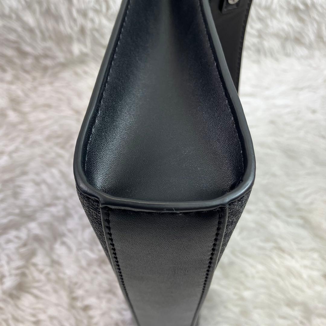 【美品】マイケルコース ロゴ　MK柄　黒　バッグ クラッチバッグ 男女