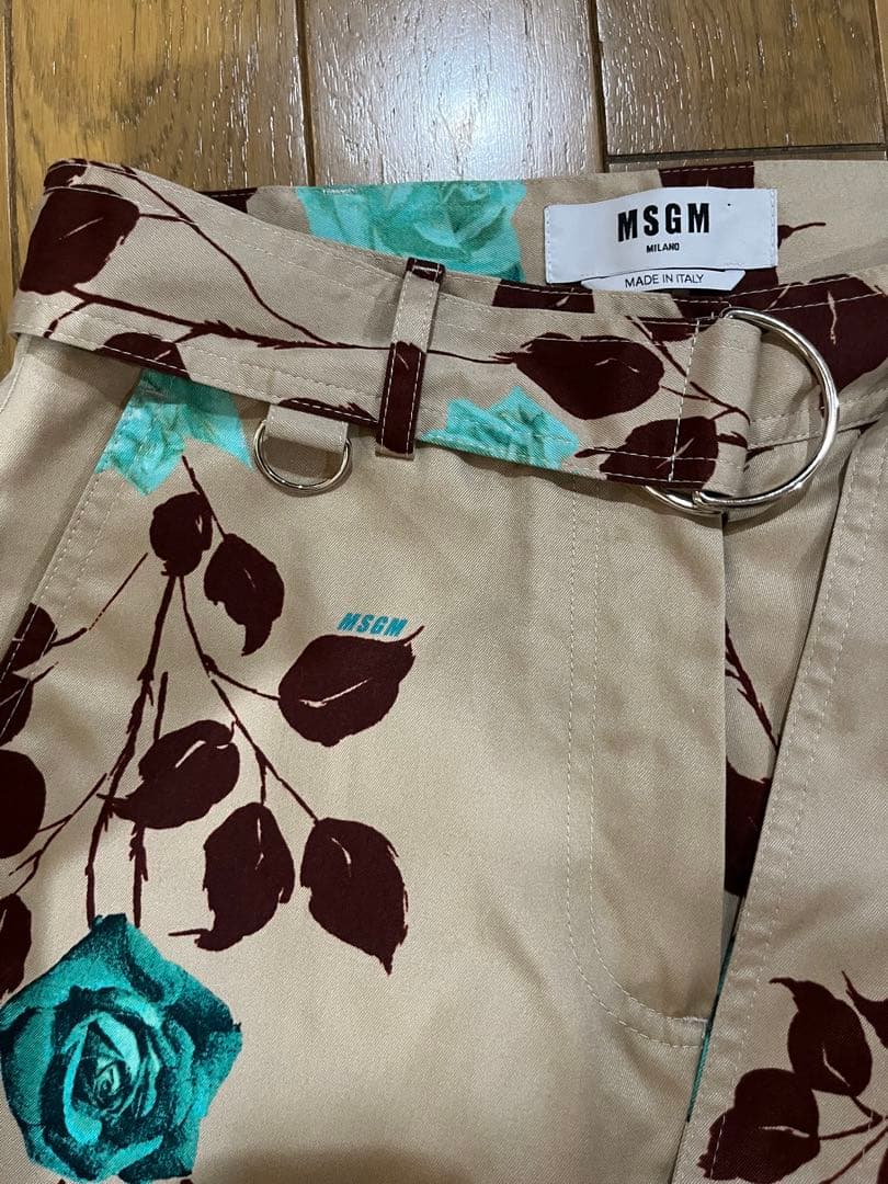【新品】MSGMロゴ入り花柄カーゴパンツ　ベージュ