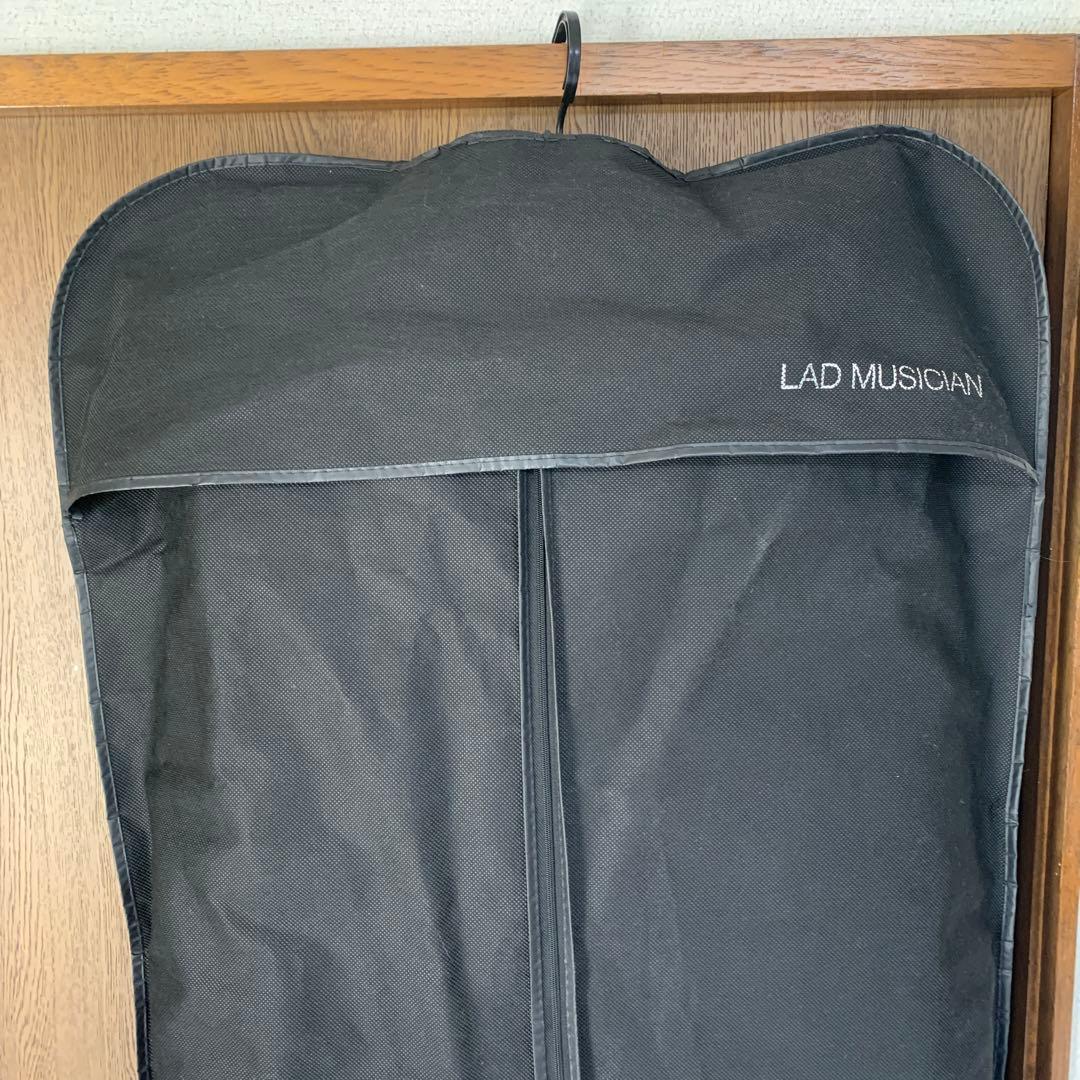 d*n様 美品ラッドミュージシャンシャン　黒 モッズコート ハンガー付き。