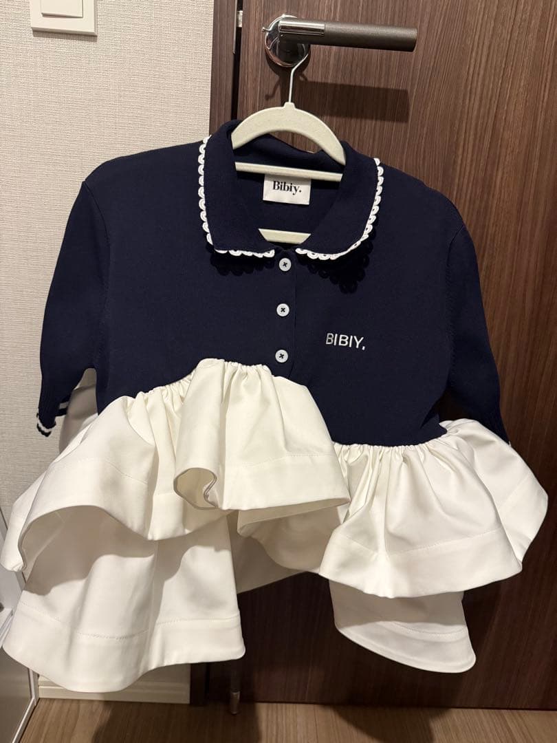 Bibiy. フリル付きネイビーポロシャツ 半袖【正規品】