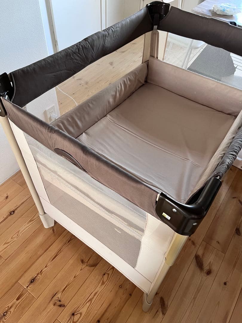 折りたたみ式ベビーベッド グレー・ベージュ