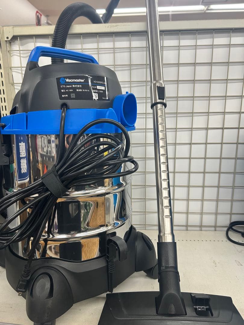 1/4までセール！ 乾湿両用集じん機　ホコリや水も吸えるクリーナー　掃除機