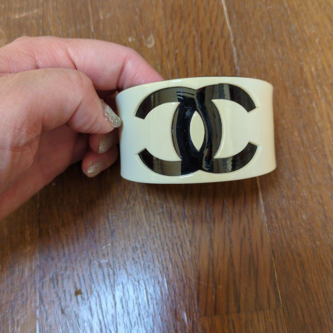 CHANEL バングル ホワイト/ブラックノベルティ