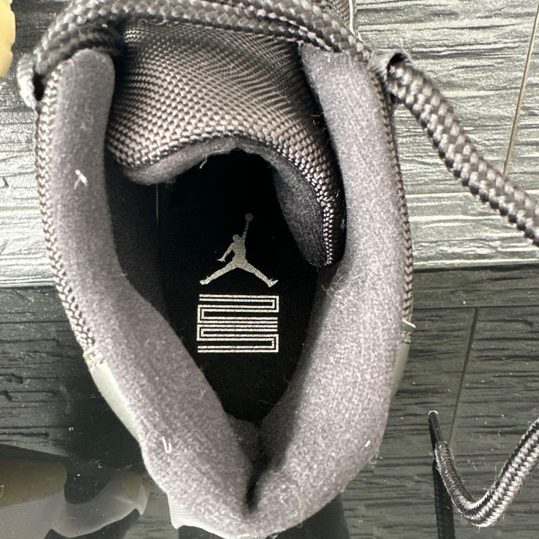 【極美品】27 NIKE エアジョーダン11