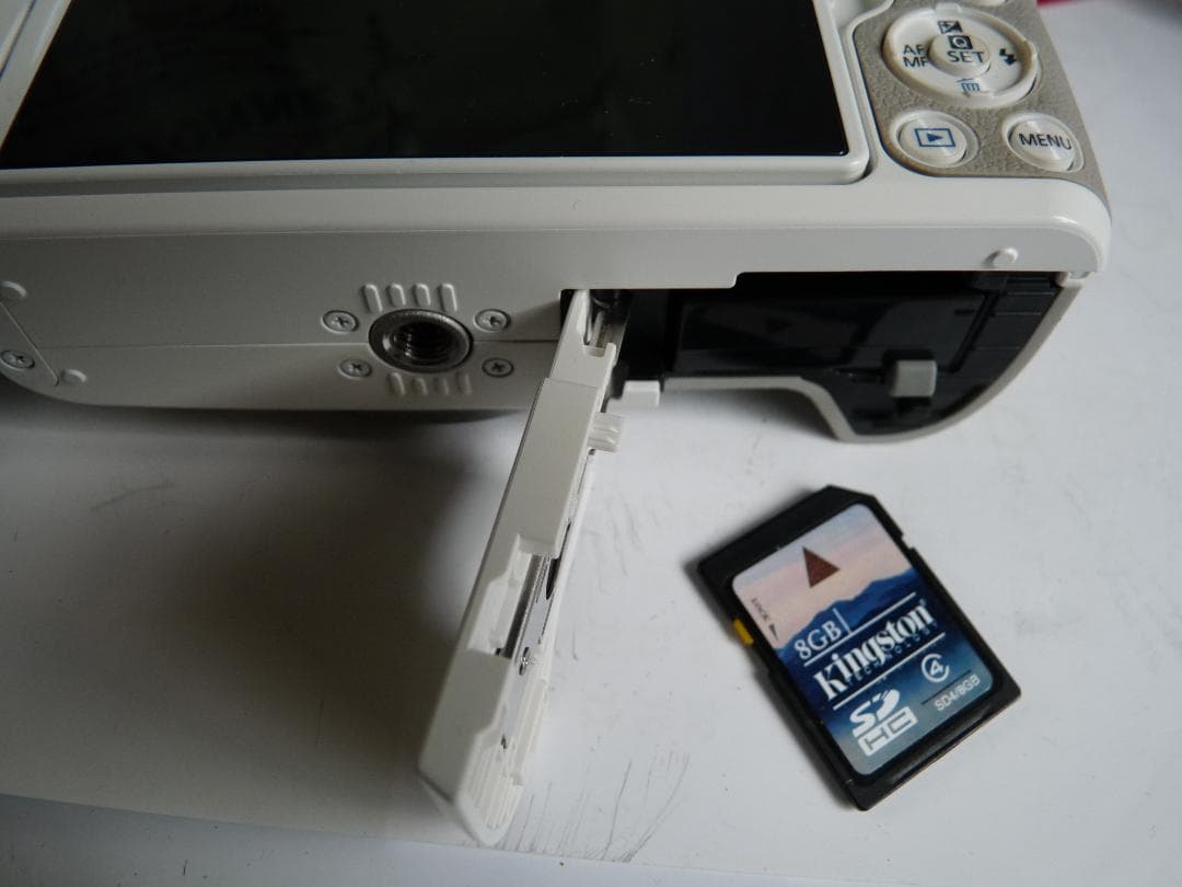 Canon EOS Kiss M2 ダブルズーム ミラーレス一眼