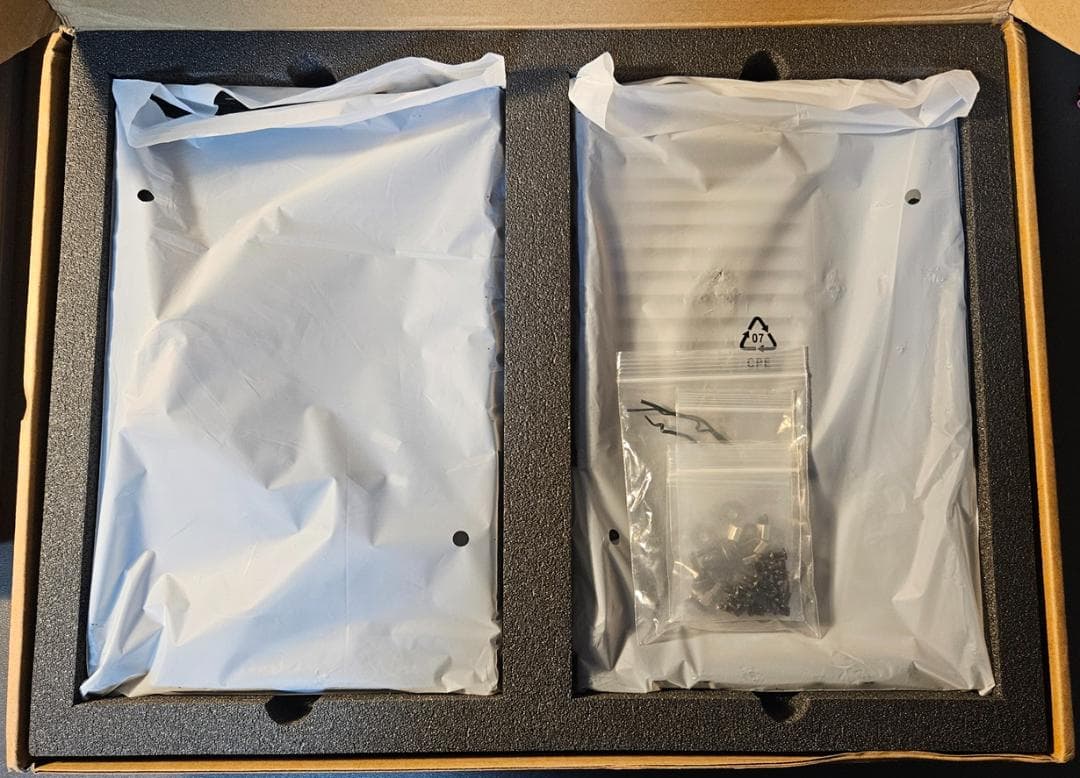 NCASE M2 ANGLE 黒 MATX SFF 組み立て式ケース