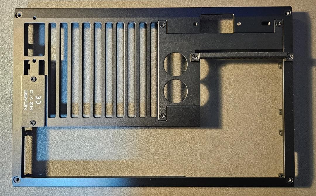 NCASE M2 ANGLE 黒 MATX SFF 組み立て式ケース