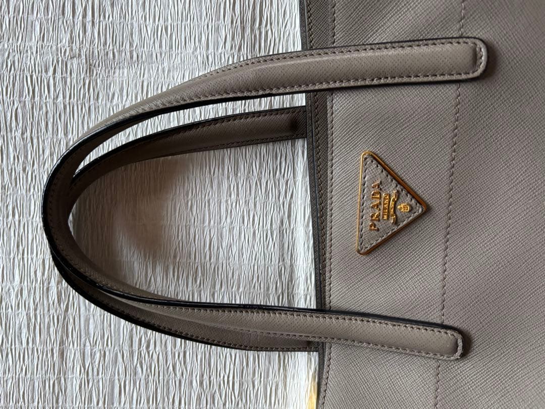 PRADA グレー レザートートバッグ