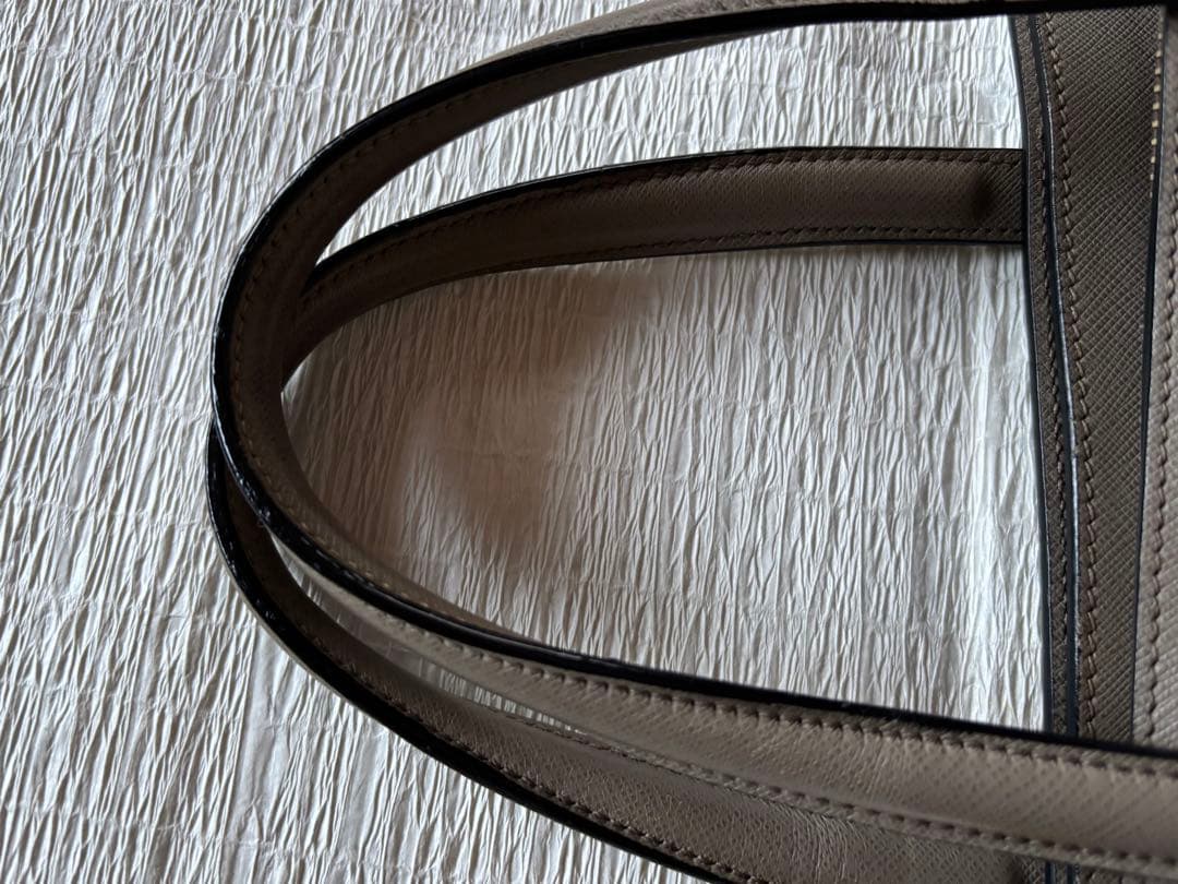 PRADA グレー レザートートバッグ