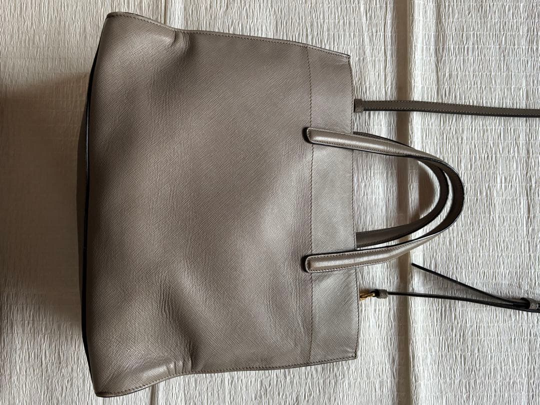 PRADA グレー レザートートバッグ