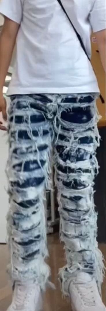 HESNTLS ダメージ加工デニムパンツ