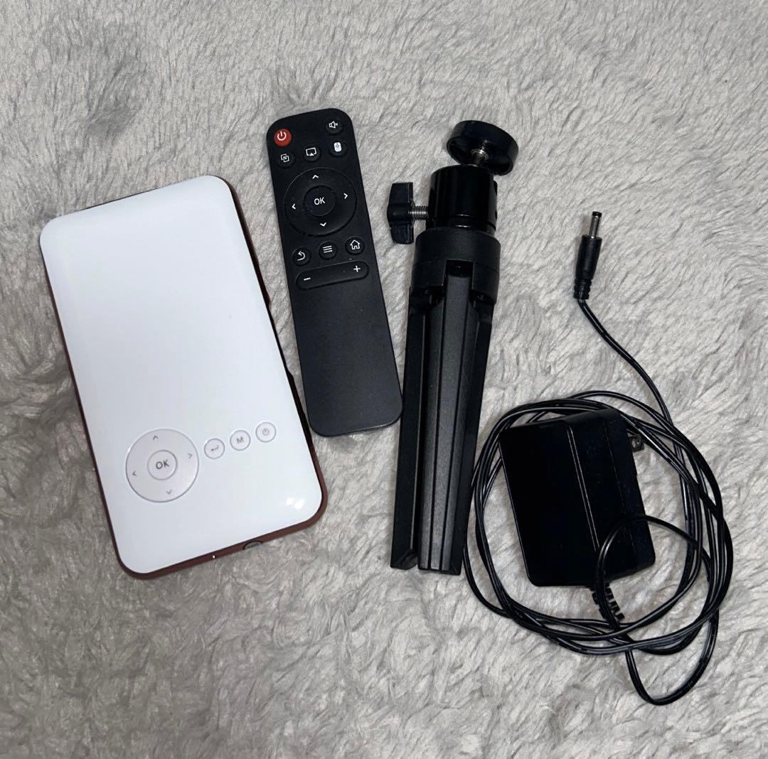 ミニプロジェクター （White＆pink）