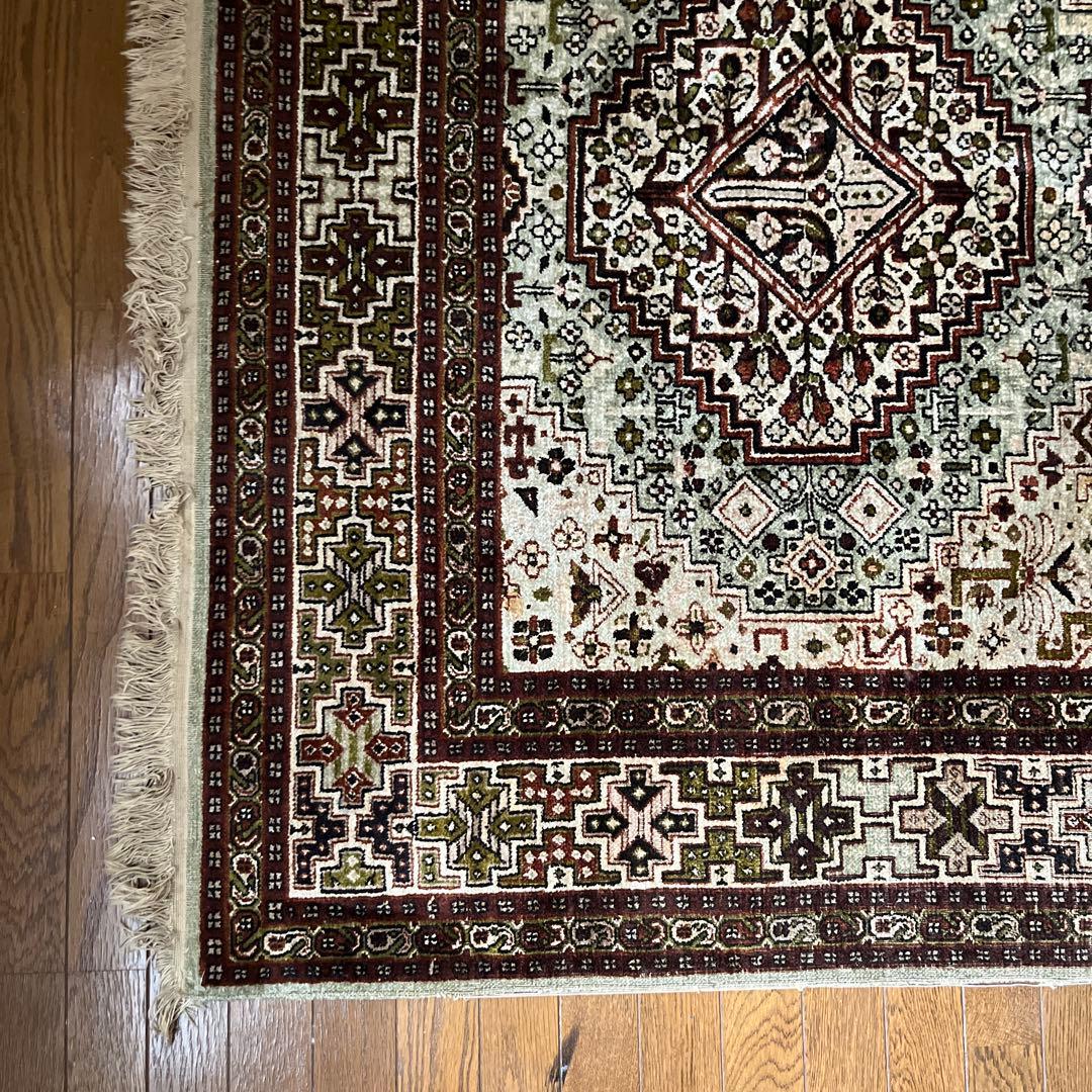 トルコ手織り絨毯　120x190cm