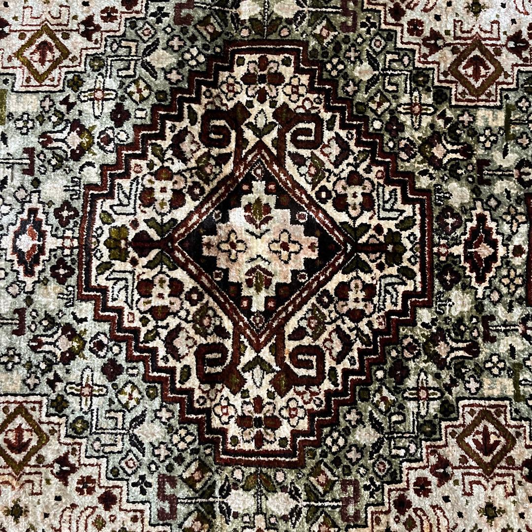 トルコ手織り絨毯　120x190cm