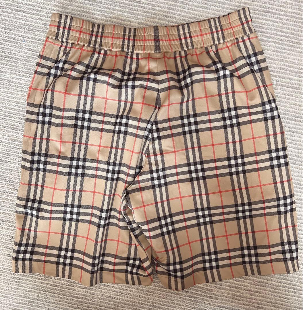 Burberry チェック柄ベージュショートパンツ　M