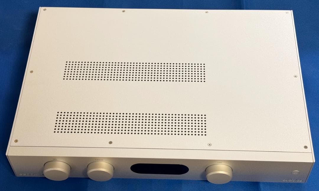 audiolab「8300A」バイワイヤ対応アンプ 新品同様