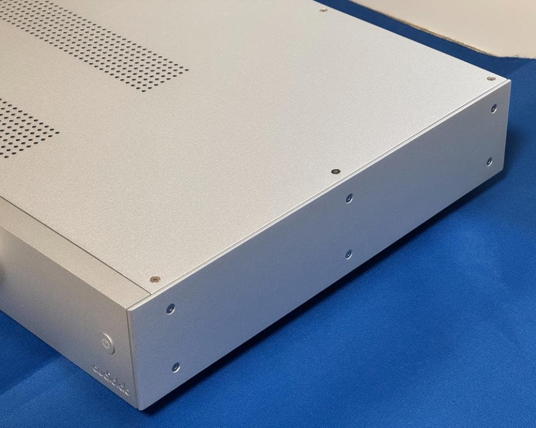 audiolab「8300A」バイワイヤ対応アンプ 新品同様