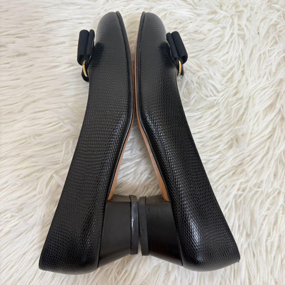 美品✨ フェラガモ ヴァラパンプス パンプス リザード型押し 金ロゴ リボン