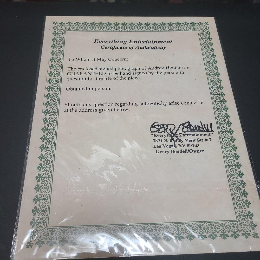 オードリーヘプバーン サイン入り写真+証明書