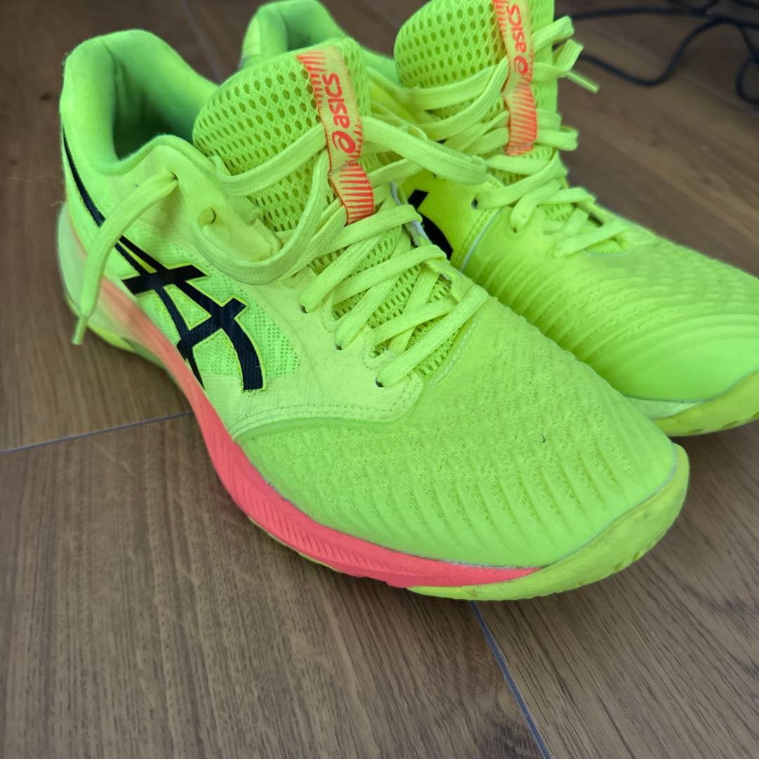 ASICS NETBURNER 蛍光イエローバレーボールシューズ