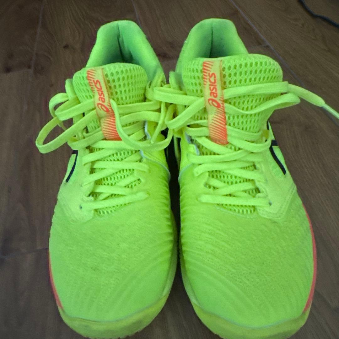 ASICS NETBURNER 蛍光イエローバレーボールシューズ