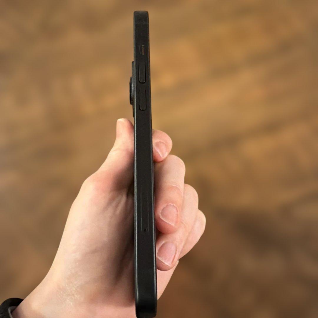 【美品】Apple iPhone 15 ブラック 本体