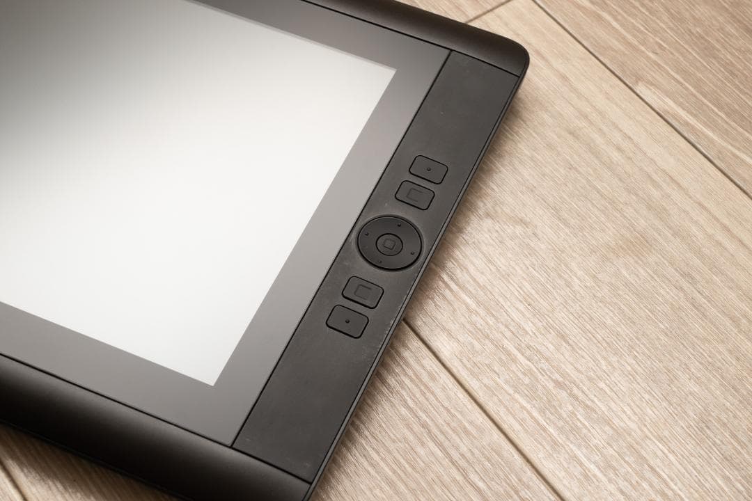 動作OK！Wacom 液晶ペンタブレットCintiq 13HD DTK-1301