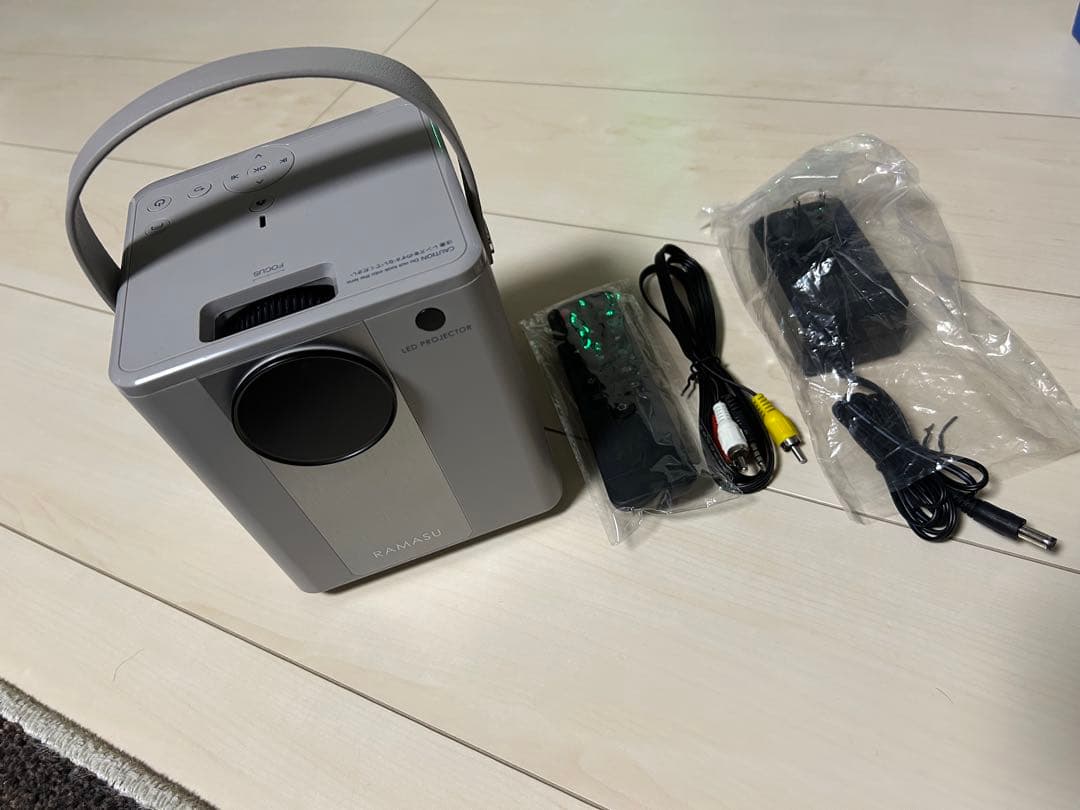 美品⭐︎mitemi 小型ホームプロジェクター⭐︎