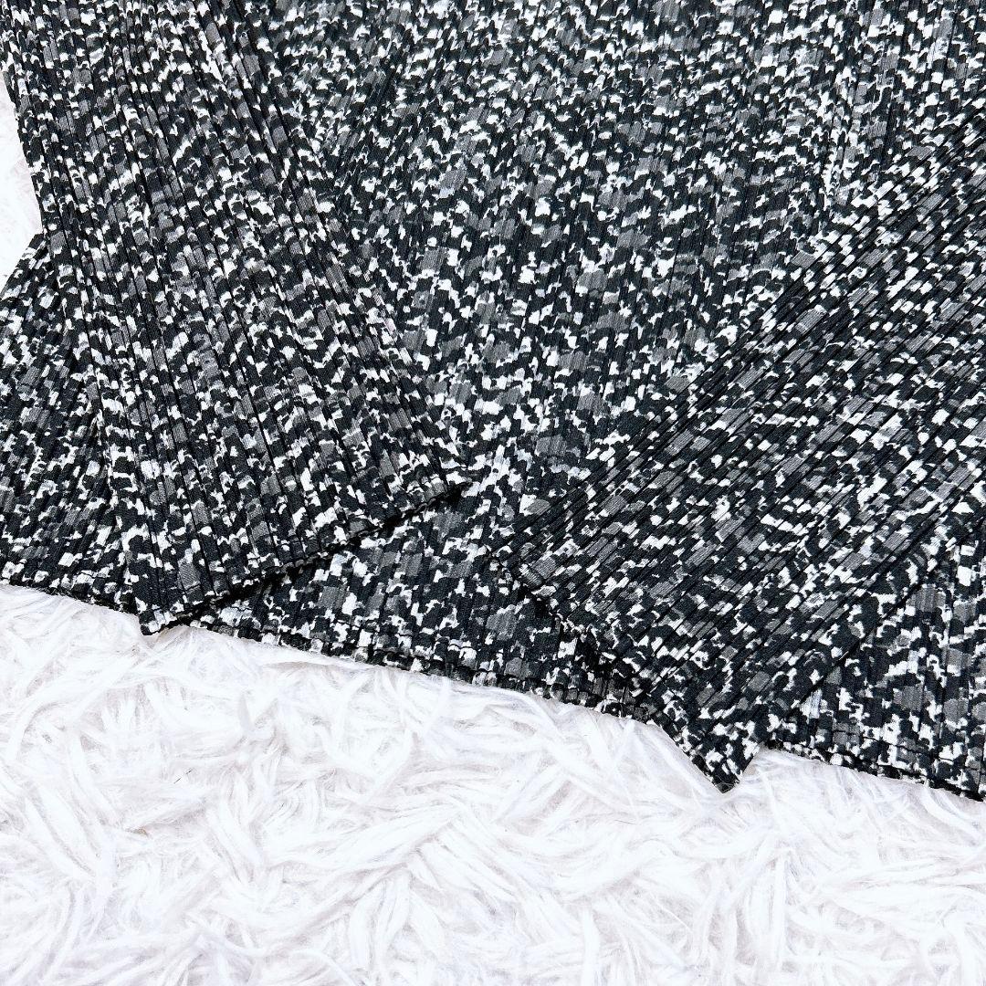 【美品】プリーツプリーズ 総柄ハイネックカットソー モノトーン イッセイミヤケ