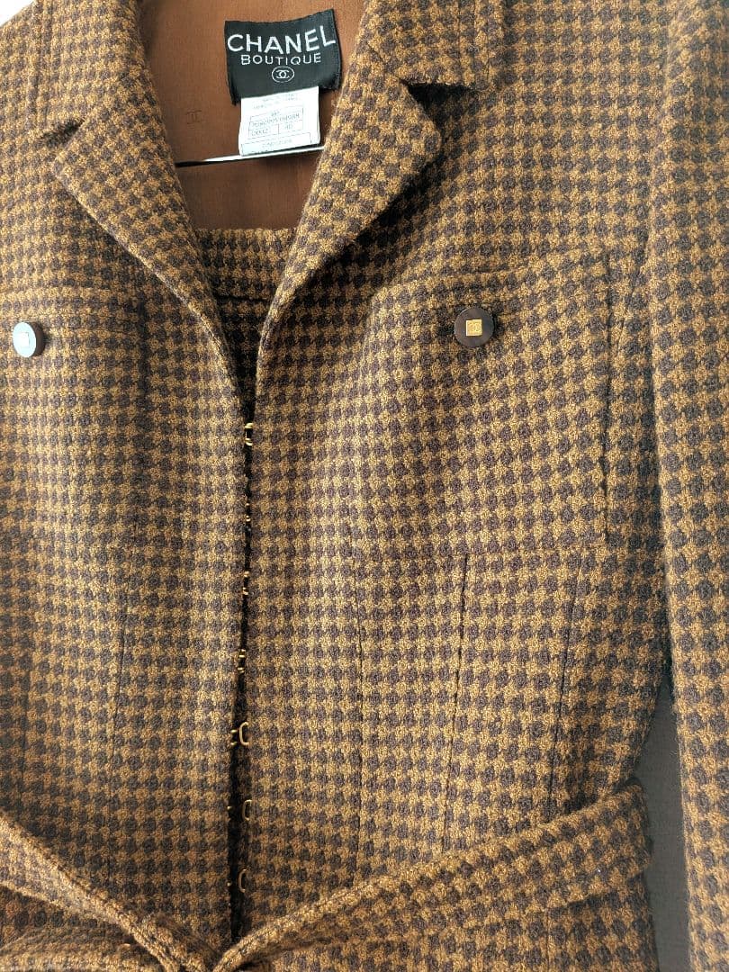 CHANEL【最終値下げ】美品　ツイードベルト付きジャケット　ココボタン