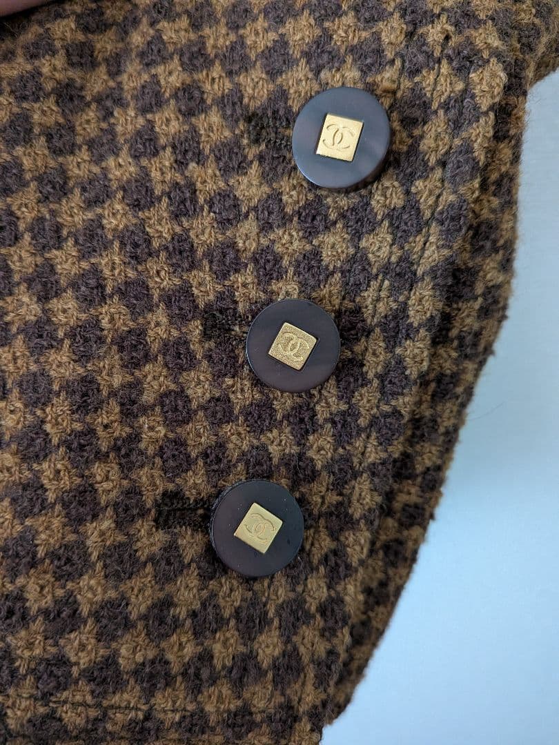 CHANEL【最終値下げ】美品　ツイードベルト付きジャケット　ココボタン