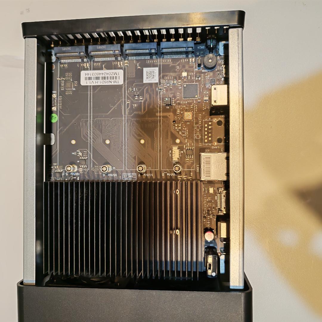 TERRAMASTER 8ベイ F8 SSD NAS 10GbE 8GB