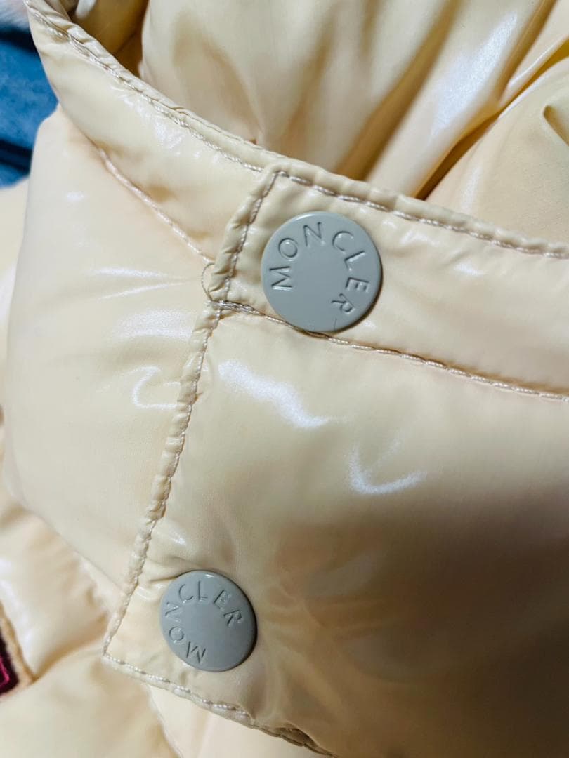 MONCLER フード付きダウンベスト アイボリー