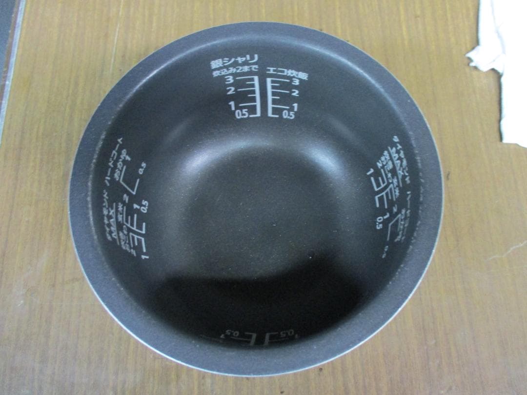 赤いデジタル炊飯器 予約機能付き