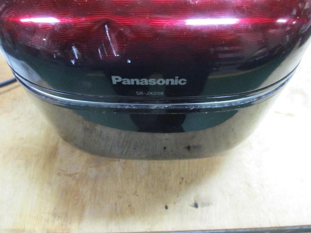 赤いデジタル炊飯器 予約機能付き