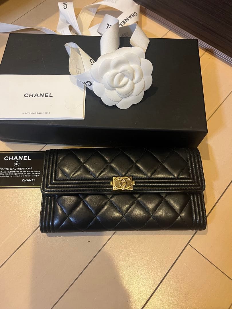 CHANEL 美品　ボーイ　長財布　マトラッセ　ブラック　シルバー