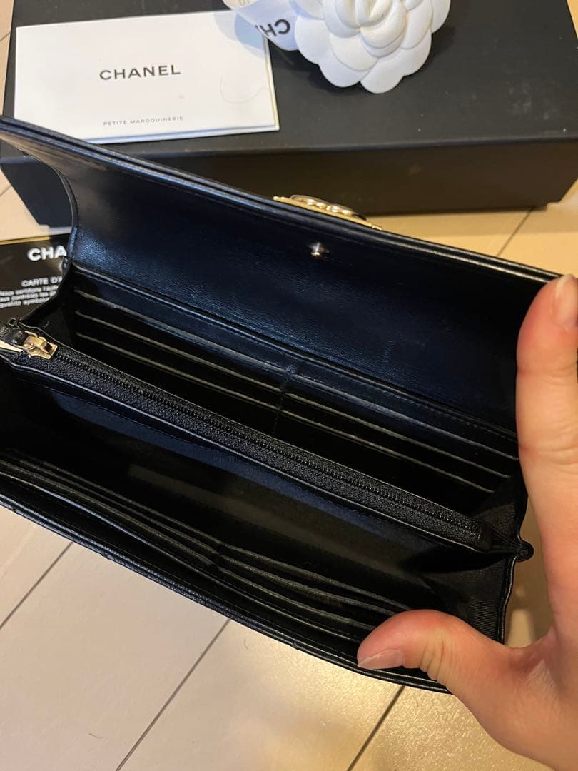 CHANEL 美品　ボーイ　長財布　マトラッセ　ブラック　シルバー